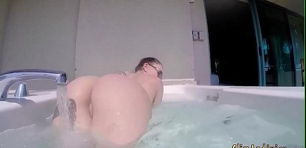  Teen shakes booty in outdoor hot tub
